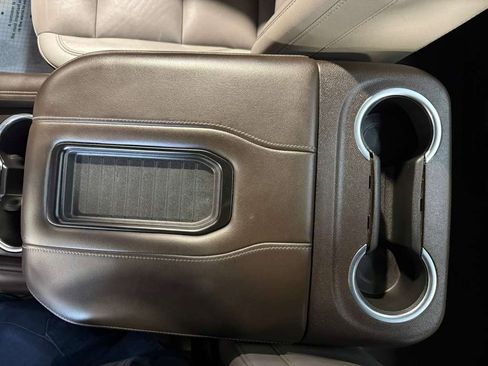 Used 2021 Chevrolet Suburban LT w/ LT Signature Plus Package image 24