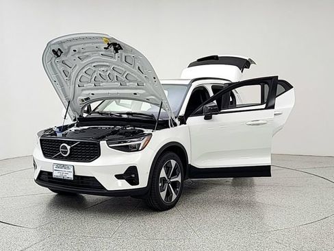 New 2026 Volvo XC40 B5 Plus w/ Protection Package Premier AWD/4WD image 9