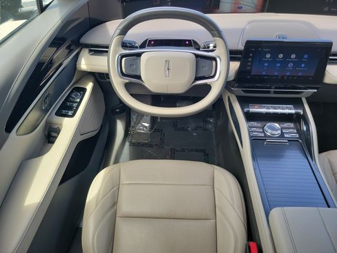 Used 2024 Lincoln Nautilus Premier AWD/4WD image 19