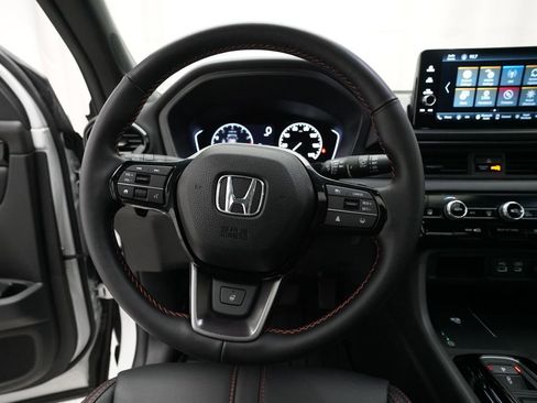 Certified 2025 Honda Pilot TrailSport image 4