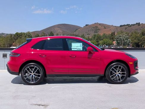Certified 2025 Porsche Macan AWD/4WD image 8