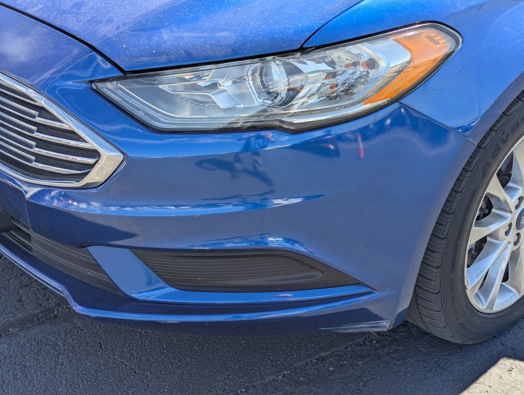 Used 2017 Ford Fusion SE w/ Fusion SE Technology Package FWD image 12