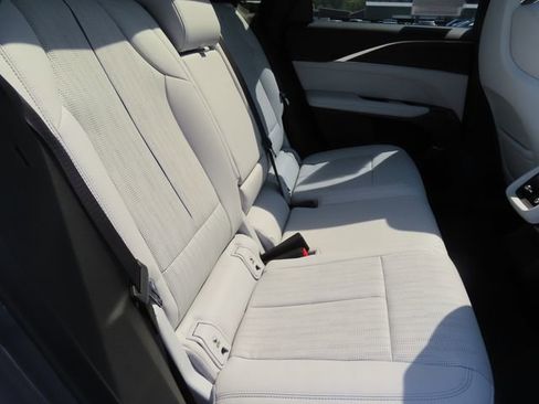 Used 2024 Cadillac Lyriq Luxury AWD/4WD image 40