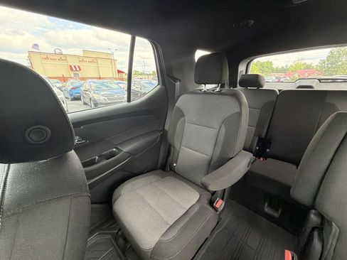 Used 2023 Chevrolet Traverse LT FWD image 12
