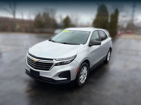 Used 2022 Chevrolet Equinox LS w/ LS Convenience Package image 3