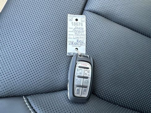 New 2027 Chrysler Pacifica Limited FWD image 23