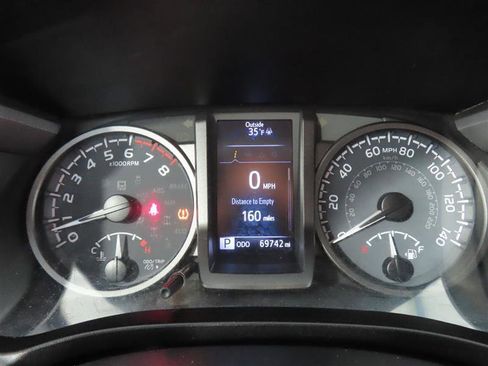 Used 2021 Toyota Tacoma TRD Off-Road image 18