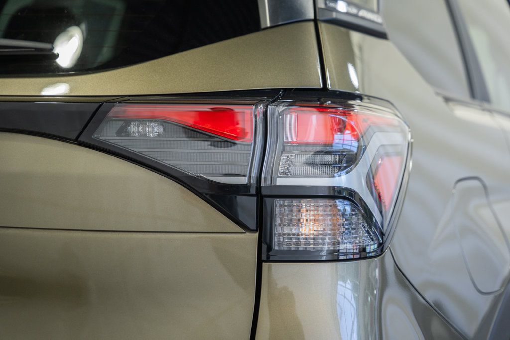 Used 2025 Subaru Forester Premium AWD/4WD image 6