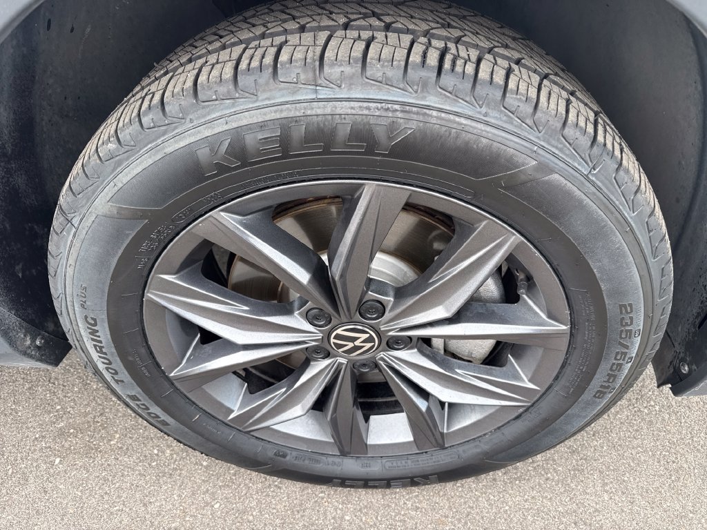 Used 2024 Volkswagen Tiguan SE AWD/4WD image 30
