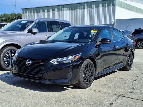Used 2025 Nissan Sentra SR w/ Midnight Edition FWD image 3