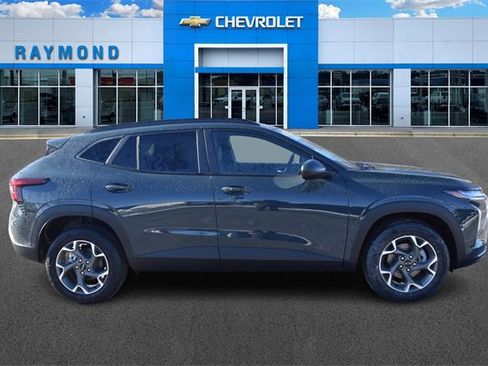 New 2026 Chevrolet Trax LT w/ LT Convenience Package image 2