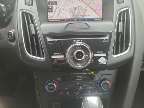 Used 2015 Ford Focus Titanium FWD image 28