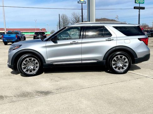 Used 2025 Ford Explorer Platinum image 7