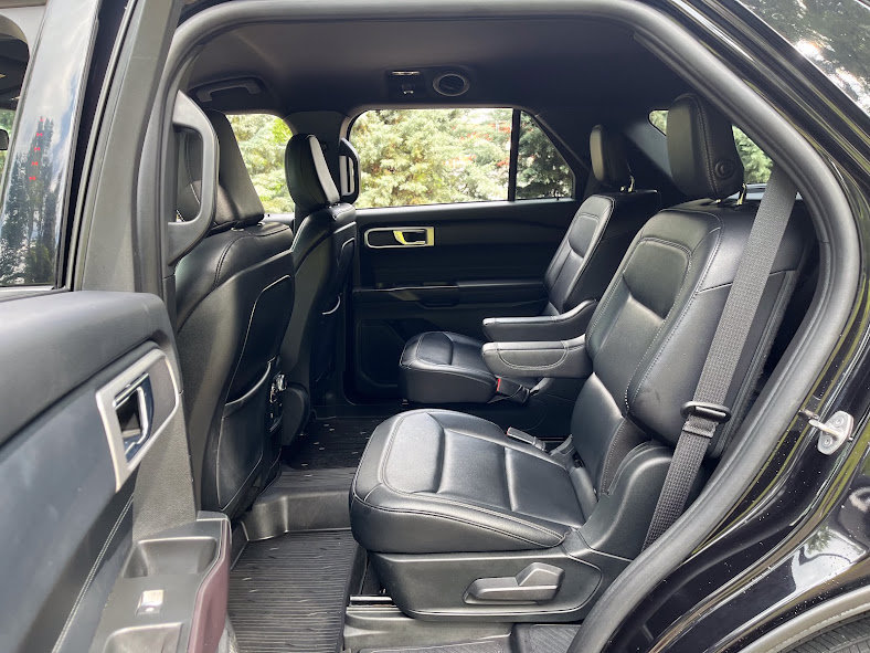 Used 2020 Ford Explorer XLT w/ Equipment Group 202A AWD/4WD image 39