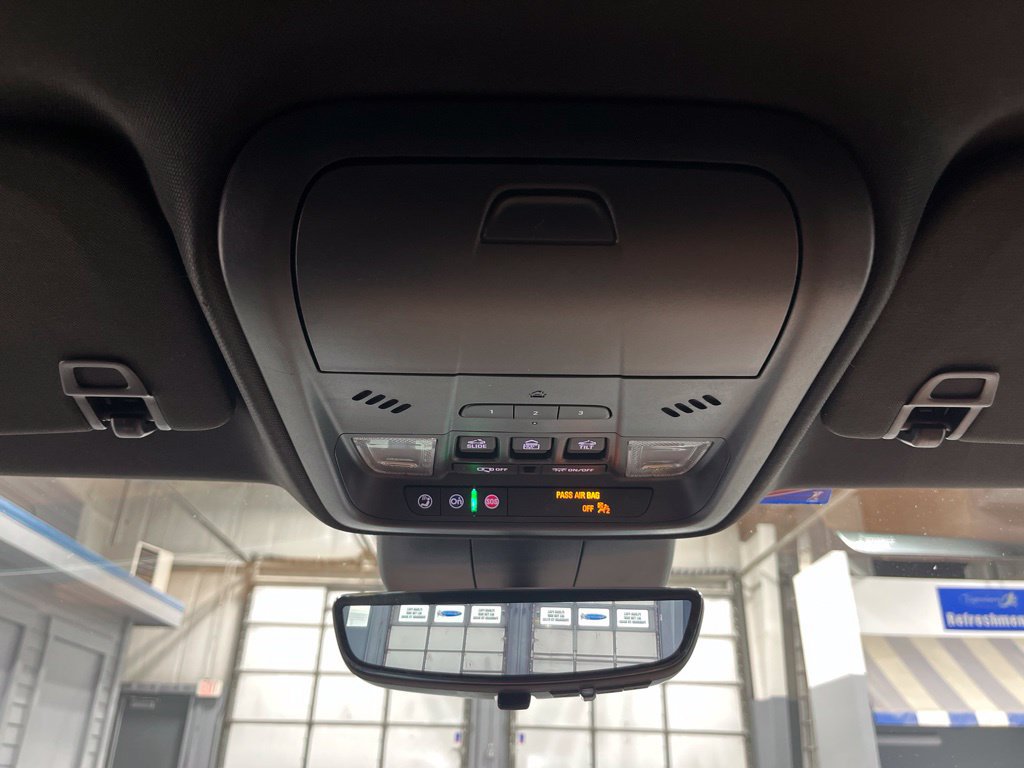 Used 2024 Cadillac XT4 Premium Luxury w/ Active Safety Package AWD/4WD image 39