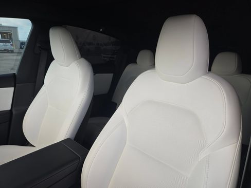 Used 2026 Tesla Model Y 2WD image 9