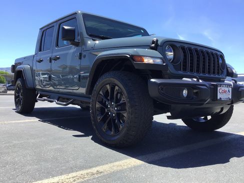 Used 2024 Jeep Gladiator Sport AWD/4WD image 1
