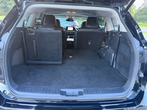 Used 2023 Toyota Highlander XLE AWD/4WD image 19