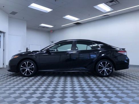 Used 2019 Toyota Camry SE image 11