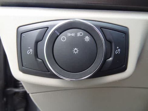 Used 2018 Ford Fusion SE w/ Fusion SE Technology Package FWD image 16
