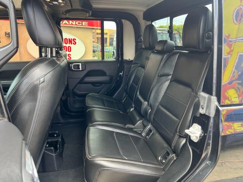 Used 2020 Jeep Gladiator Overland AWD/4WD image 28