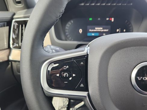 New 2026 Volvo XC90 B6 Plus w/ Protection Package Premier AWD/4WD image 16