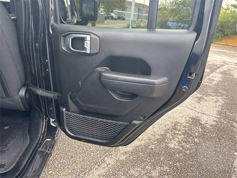 Used 2022 Jeep Gladiator Sport image 21