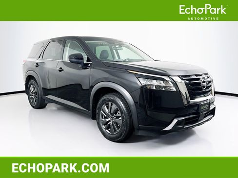 Used 2024 Nissan Pathfinder S image 1