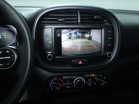 Used 2025 Kia Soul LX w/ LX Technology Package image 29