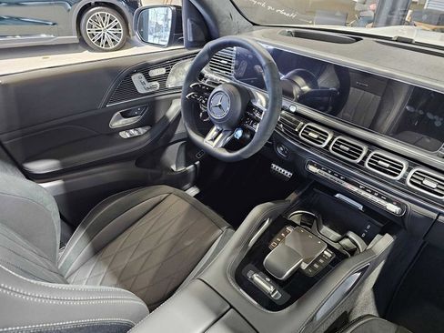 Used 2025 Mercedes-Benz GLS 63 AMG 4MATIC image 8