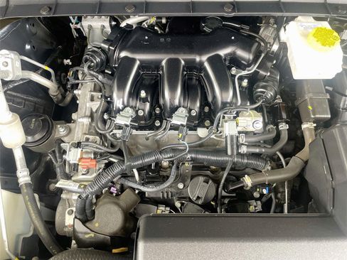 Used 2025 Nissan Pathfinder SV AWD/4WD image 33