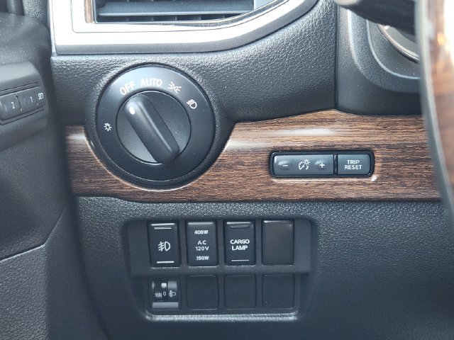 Used 2018 Nissan Titan Platinum Reserve w/ Platinum Utility Package AWD/4WD image 23