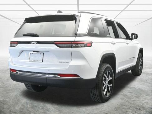 Used 2025 Jeep Grand Cherokee Limited image 5