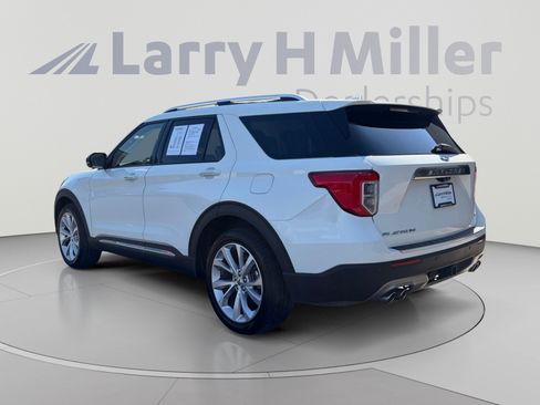 Used 2023 Ford Explorer Platinum w/ Technology Package AWD/4WD image 3