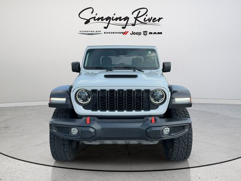 Used 2024 Jeep Gladiator Mojave w/ Technology Group AWD/4WD image 2