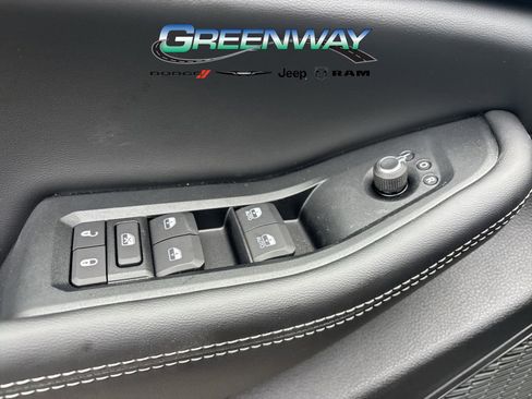 New 2025 Jeep Grand Cherokee Laredo image 16