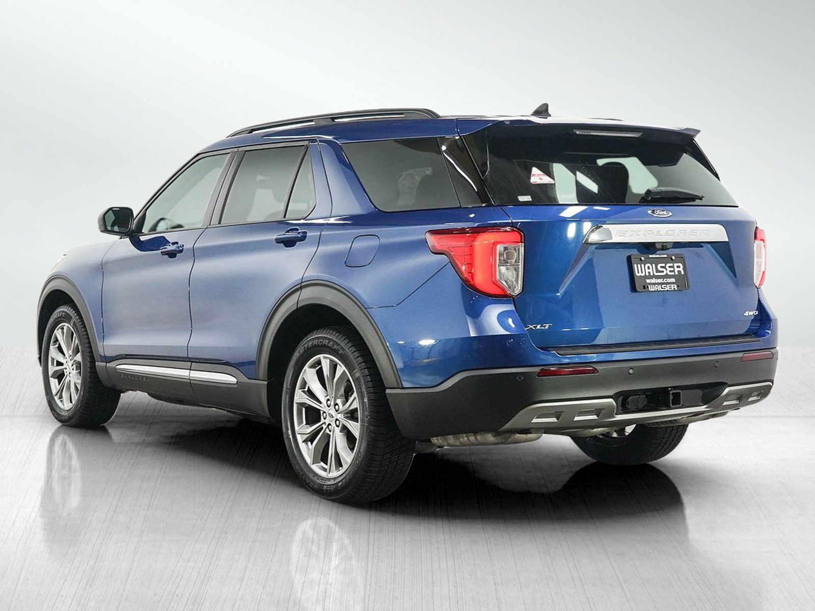Used 2021 Ford Explorer XLT w/ Equipment Group 202A AWD/4WD image 4