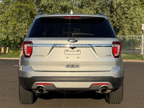 Used 2017 Ford Explorer Limited w/ Equipment Group 301A AWD/4WD image 10