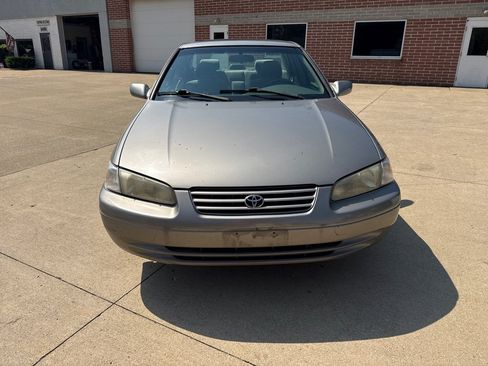 Used 1999 Toyota Camry LE FWD image 2
