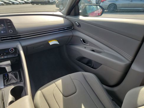Used 2025 Hyundai Elantra Sport FWD image 19