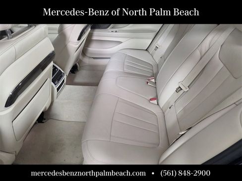 Used 2020 BMW 740i image 11