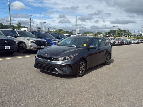 Used 2023 Kia Forte LXS FWD image 4
