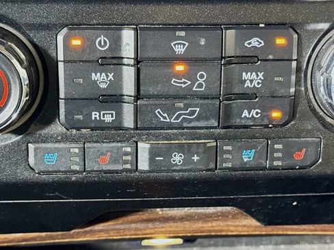 Used 2016 Ford F150 Lariat w/ Equipment Group 501A Mid RWD image 18