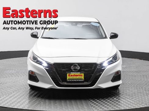 Used 2022 Nissan Altima 2.5 SR FWD image 2