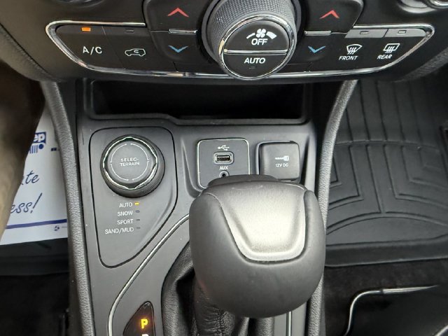 Used 2019 Jeep Cherokee Latitude Plus w/ Comfort/Convenience Group AWD/4WD image 26
