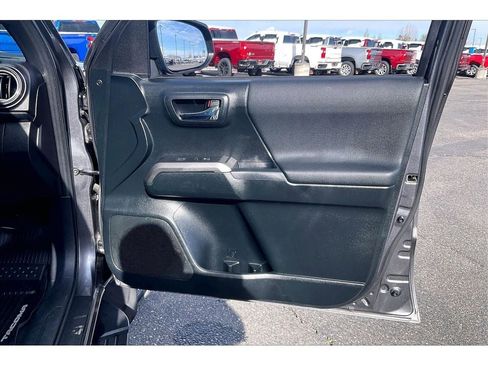 Used 2016 Toyota Tacoma SR5 image 25