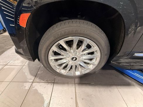 Used 2023 Cadillac Escalade Premium Luxury image 12