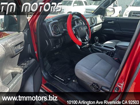 Used 2019 Toyota Tacoma TRD Off-Road image 6