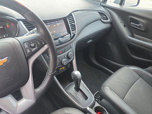 Used 2022 Chevrolet Trax LT w/ LT Convenience Package image 22