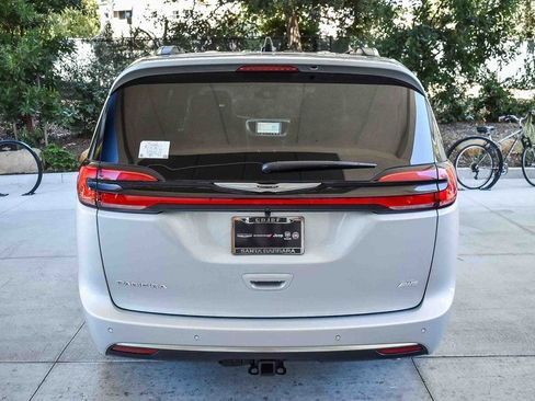 New 2026 Chrysler Pacifica Pinnacle w/ Trailer Tow Group AWD/4WD image 5